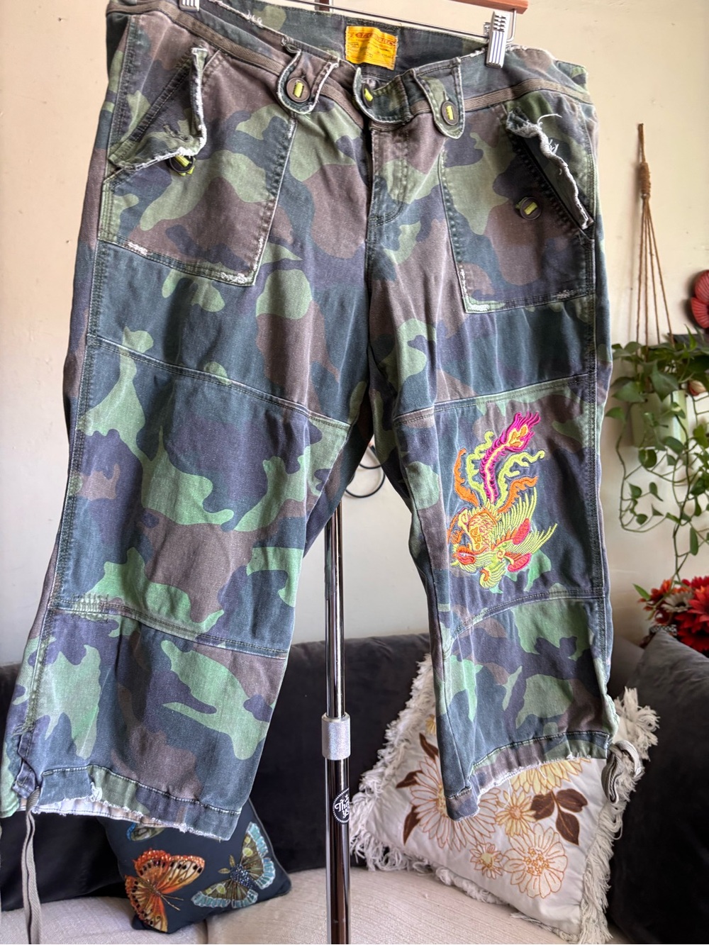 Dragon Embroidered Camo Military Workwear Cropped 9” MidRise Pants 40” Waistband - Picture 13 of 17